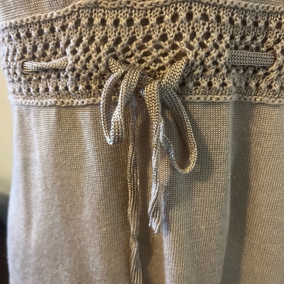 Sleeveless v neck sweater - Picture 10 of 13